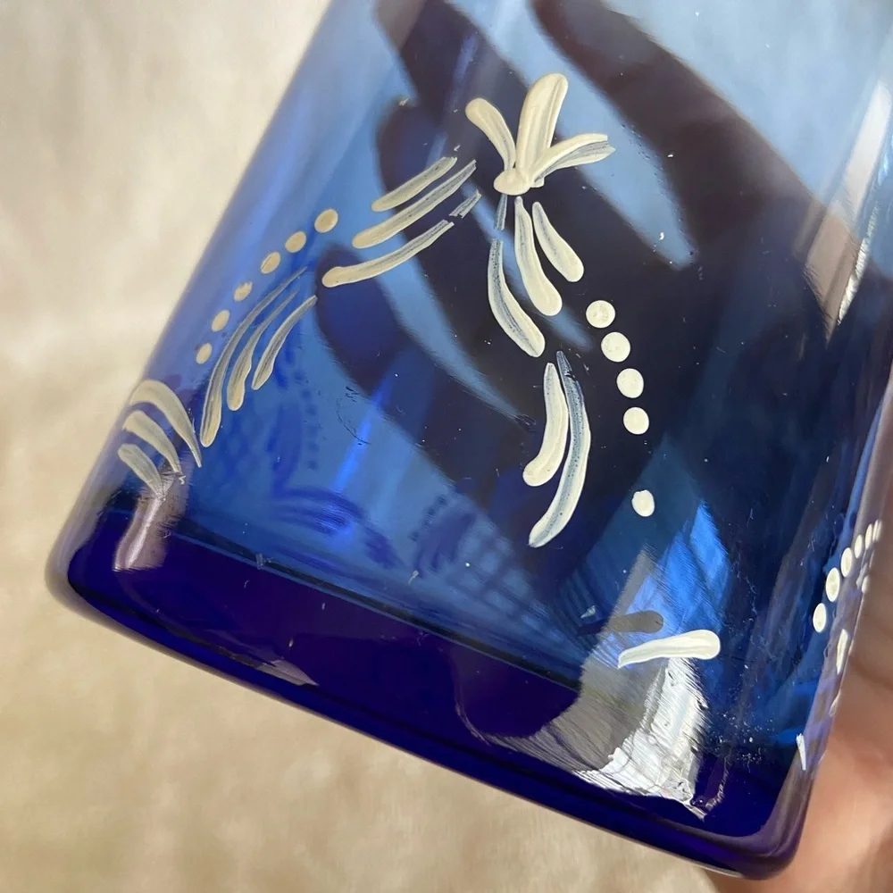 🖤 Hand Painted Tall Blue Glass Vase Daisy Floral Artist assigned L. Lavieri